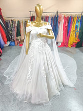 Load image into Gallery viewer, W151 (2) White Off-Shoulder Veil Princess Trail Wedding Gown, Size (XS-30 to XL-40)
