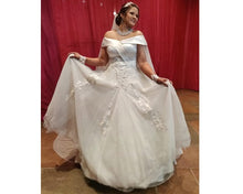 Load image into Gallery viewer, W151 (2) White Off-Shoulder Veil Princess Trail Wedding Gown, Size (XS-30 to XL-40)