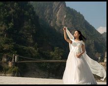 Load image into Gallery viewer, W151 (2) White Off-Shoulder Veil Princess Trail Wedding Gown, Size (XS-30 to XL-40)