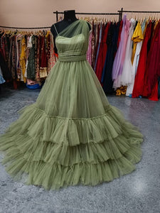 G845, Green Ruffled Maternity Shoot  Gown, Size (All)