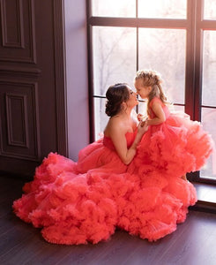 G523, Red Tube Ruffled Mother-Daughter Shoot Trail Gown Size (All)pp