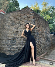 Load image into Gallery viewer, G950, Black V-Neck Pre Wedding Trail Gown