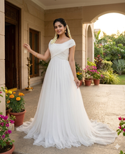 Load image into Gallery viewer, W922,(1) White Prewedding Shoot Gown, Size (All)