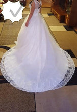 Load image into Gallery viewer, W157, White Flower Prewedding Shoot Trail Gown, Size (XS-30 to XL-40)