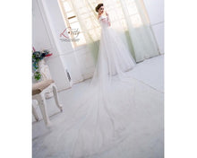 Load image into Gallery viewer, W151 (2) White Off-Shoulder Veil Princess Trail Wedding Gown, Size (XS-30 to XL-40)