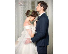 Load image into Gallery viewer, W151 (2) White Off-Shoulder Veil Princess Trail Wedding Gown, Size (XS-30 to XL-40)