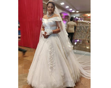 Load image into Gallery viewer, W151 (2) White Off-Shoulder Veil Princess Trail Wedding Gown, Size (XS-30 to XL-40)