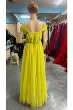 Load image into Gallery viewer, G622 (2), Yellow Maternity Shoot  Gown, Size (All)