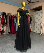 Load image into Gallery viewer, G32 , Black  Prewedding  Shoot Gown, Size (All)pp