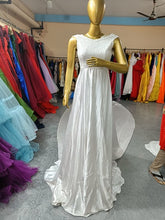 Load image into Gallery viewer, W324,  White  Satin Long Trail Prewedding  Shoot Gown, Size(All)