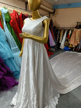 Load image into Gallery viewer, W324,  White  Satin Long Trail Prewedding  Shoot Gown, Size(All)